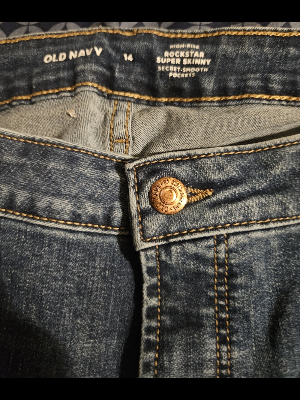 Old Navy Rockstar Super Skinny Jeans in Medium Blue Wash